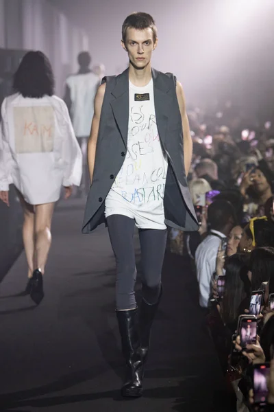 Look 10